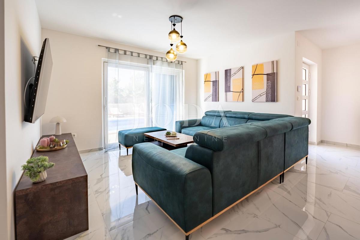 Hiša v mediteranskem stilu z bazenom, blizu Dobrinja - otok Krk