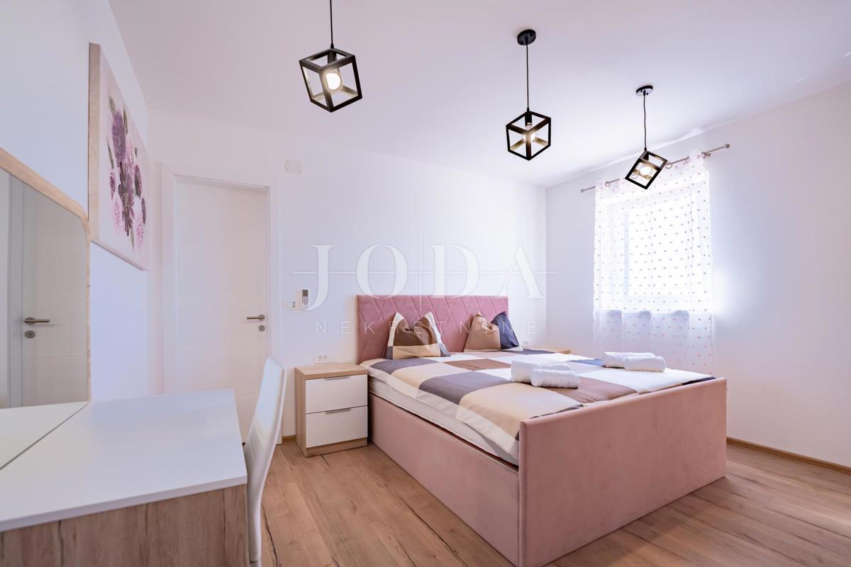 Hiša v mediteranskem stilu z bazenom, blizu Dobrinja - otok Krk