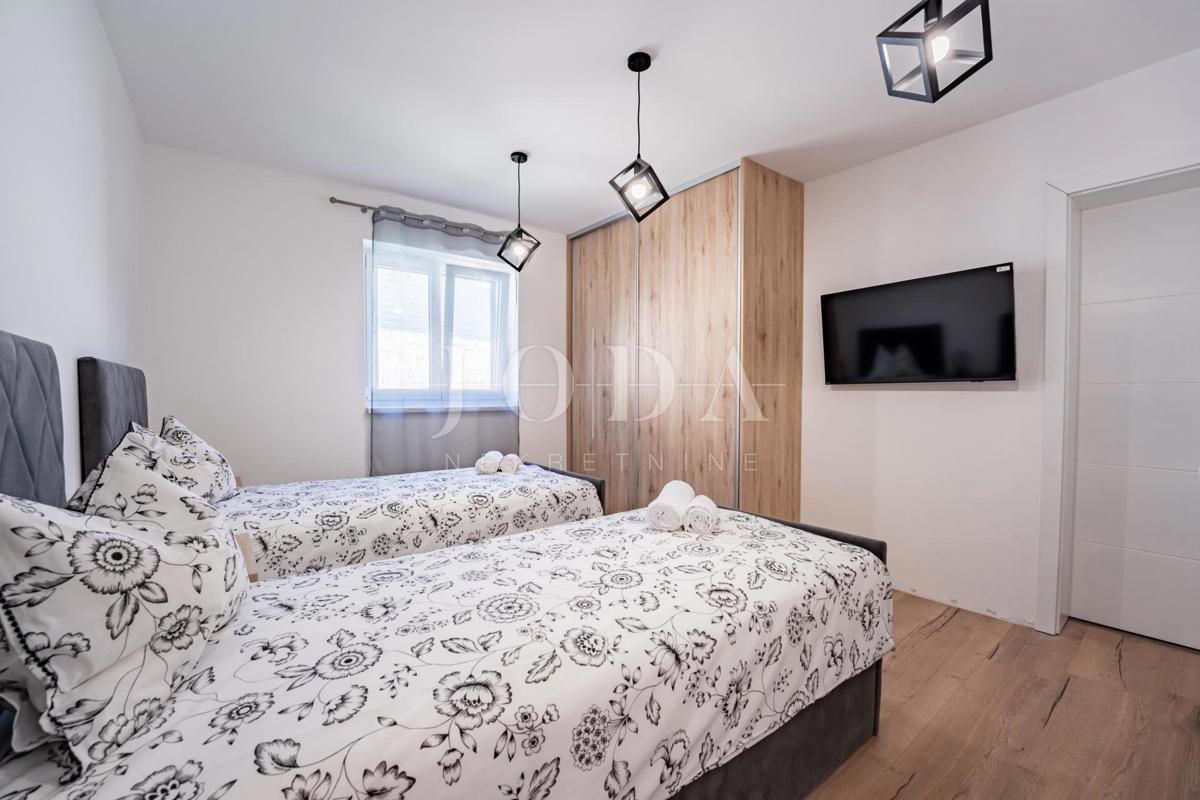 Hiša v mediteranskem stilu z bazenom, blizu Dobrinja - otok Krk