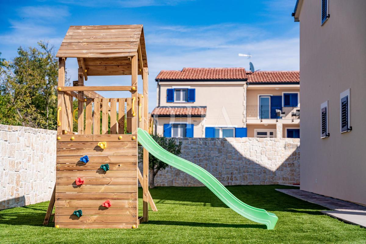 Hiša v mediteranskem stilu z bazenom, blizu Dobrinja - otok Krk