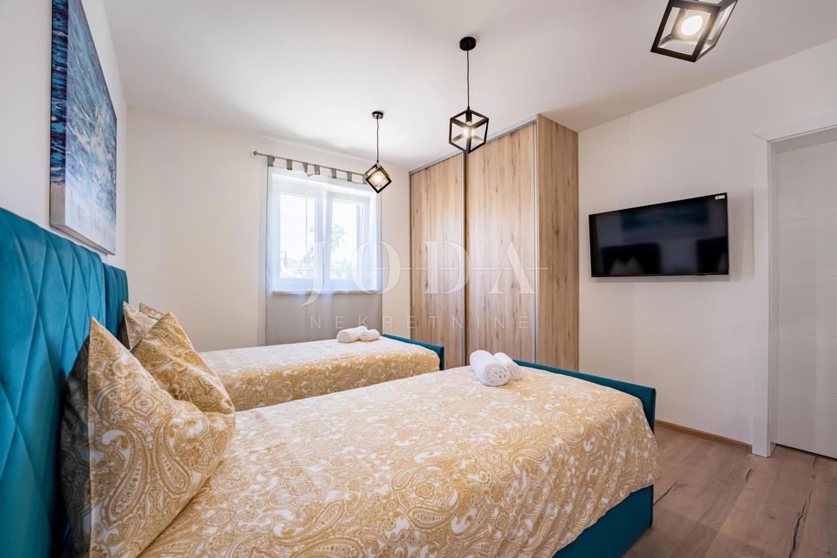 Hiša v mediteranskem stilu z bazenom, blizu Dobrinja - otok Krk