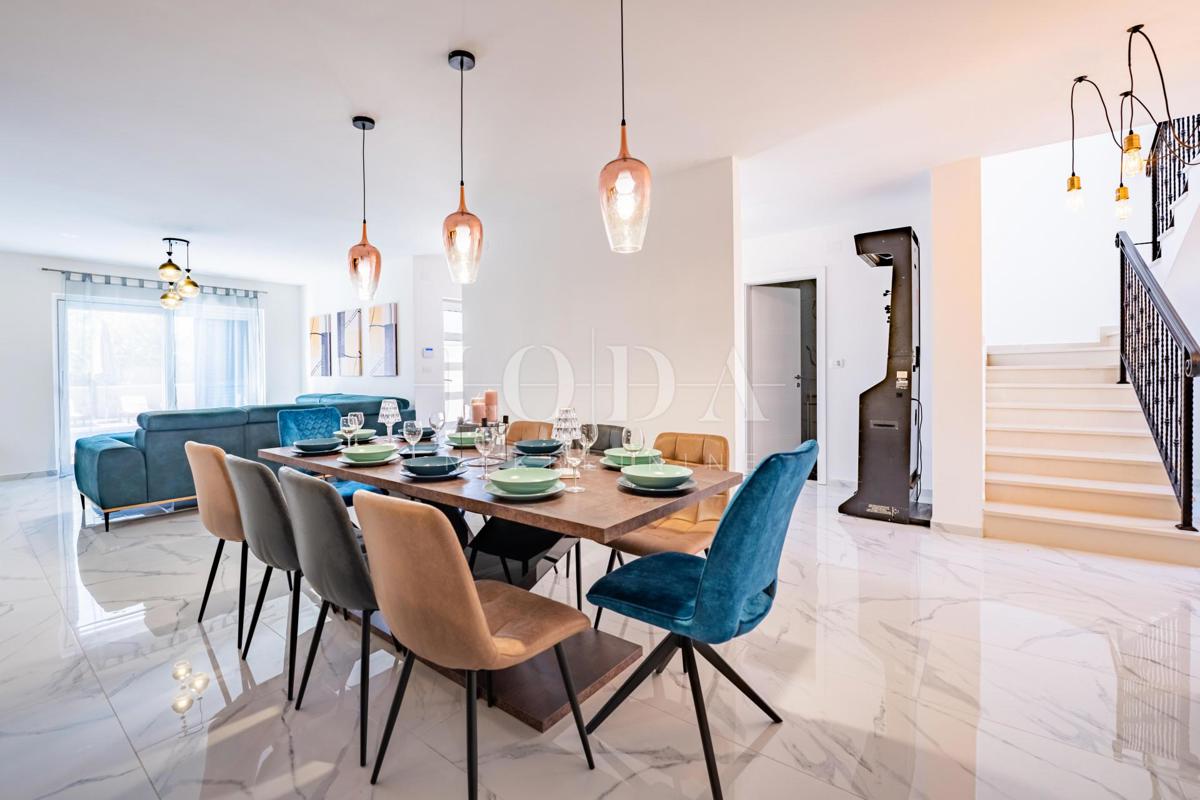 Hiša v mediteranskem stilu z bazenom, blizu Dobrinja - otok Krk