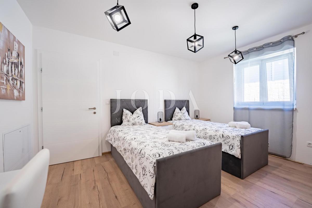 Hiša v mediteranskem stilu z bazenom, blizu Dobrinja - otok Krk