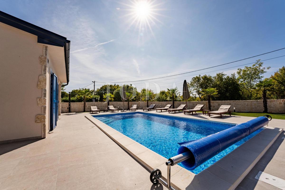 Hiša v mediteranskem stilu z bazenom, blizu Dobrinja - otok Krk