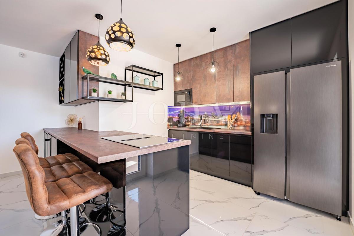 Hiša v mediteranskem stilu z bazenom, blizu Dobrinja - otok Krk