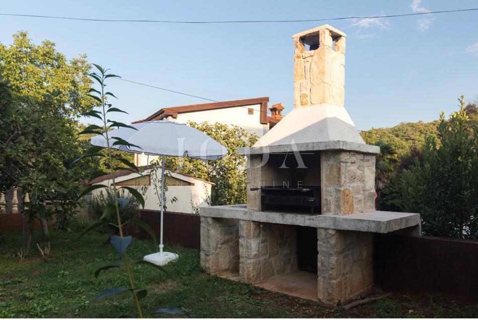 Penthouse s pogledom na morje in vrtom, 300 m od morja, Njivice, otok Krk