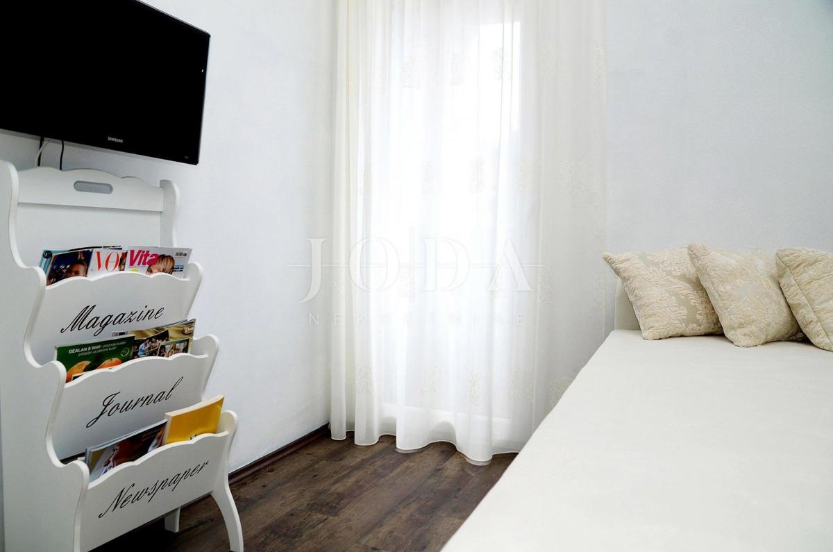 Kamnita vila z dvema apartmajema blizu morja, Malinska