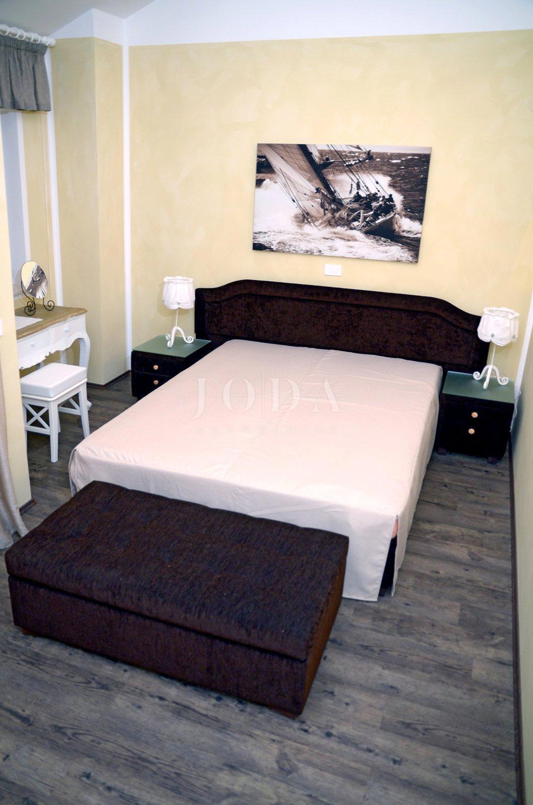 Kamnita vila z dvema apartmajema blizu morja, Malinska