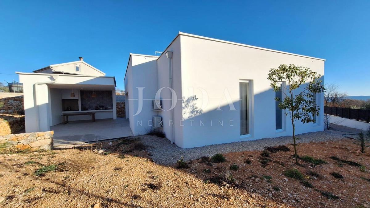 Hiša z bazenom in pogledom na morje - okolica Krka