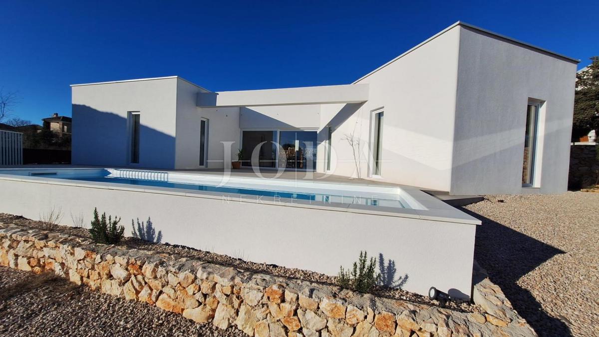 Hiša z bazenom in pogledom na morje - okolica Krka