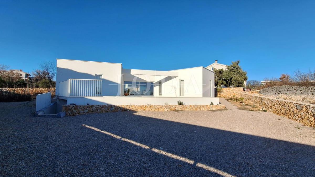 Hiša z bazenom in pogledom na morje - okolica Krka