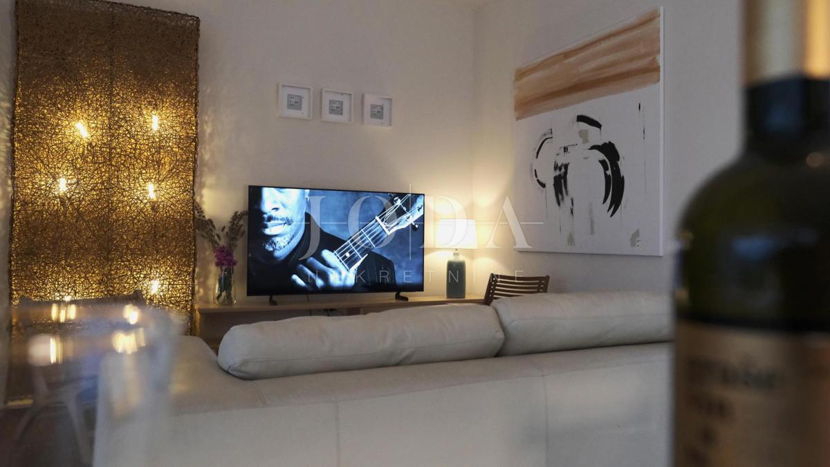 Hiša z bazenom in pogledom na morje - okolica Krka