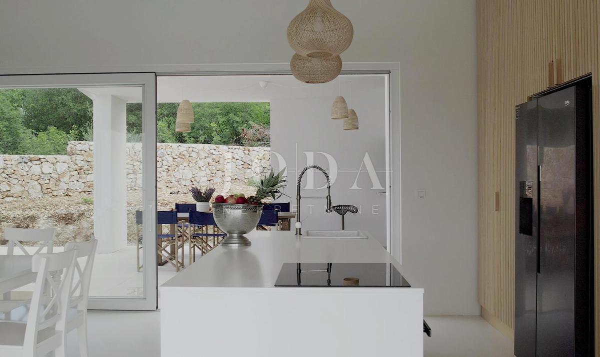 Hiša z bazenom in pogledom na morje - okolica Krka