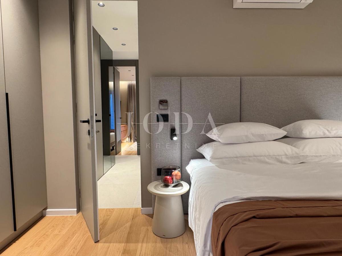 Moderni apartma z bazenom, novogradnja, mesto Krk