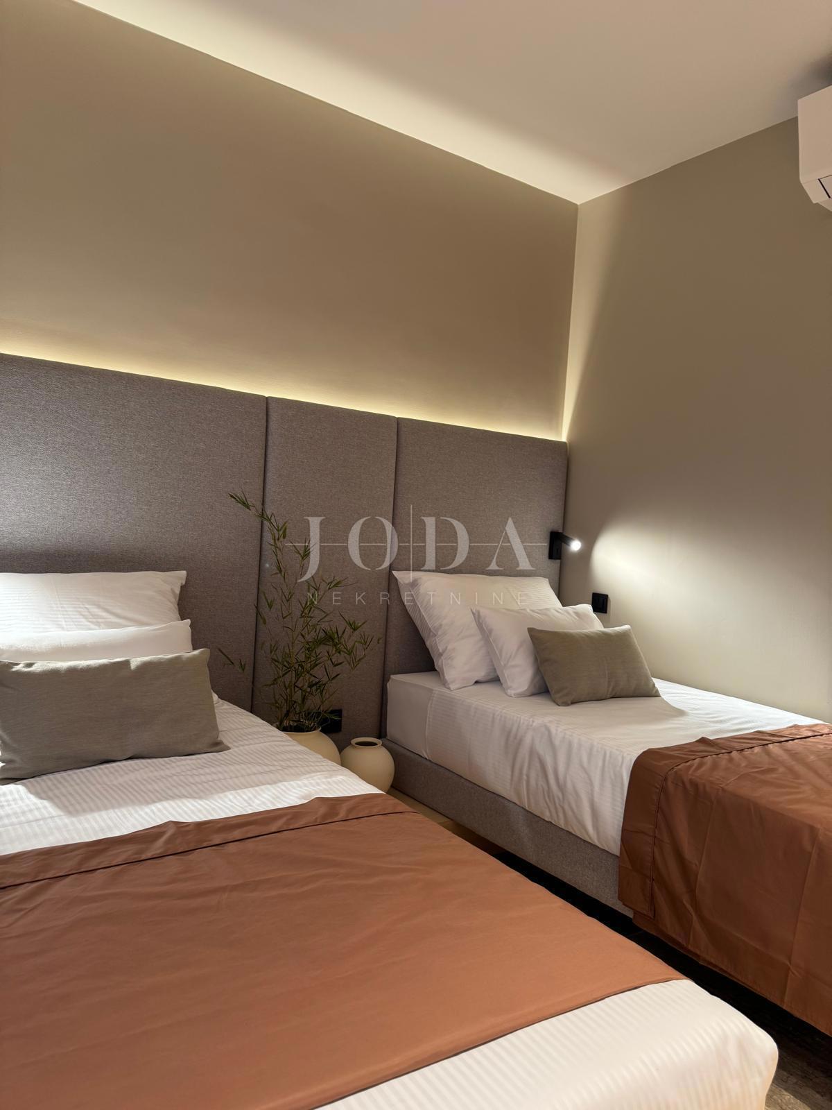 Moderni apartma z bazenom, novogradnja, mesto Krk