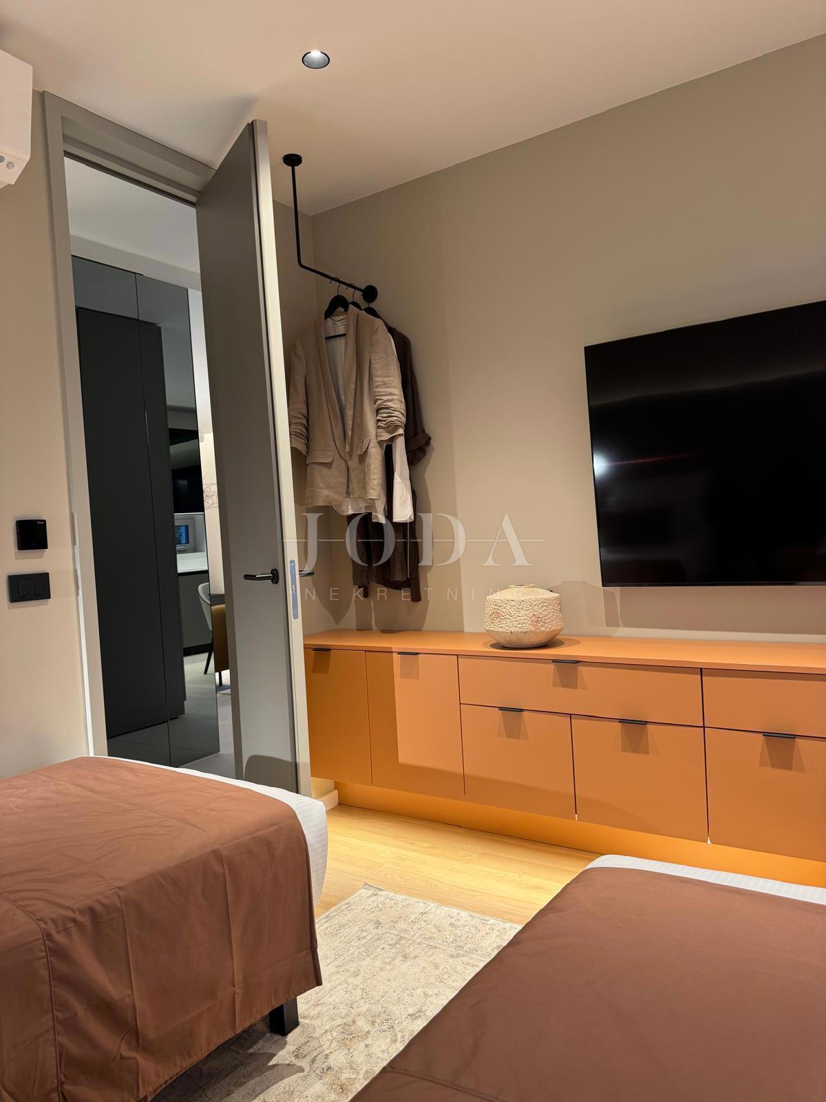 Moderni apartma z bazenom, novogradnja, mesto Krk