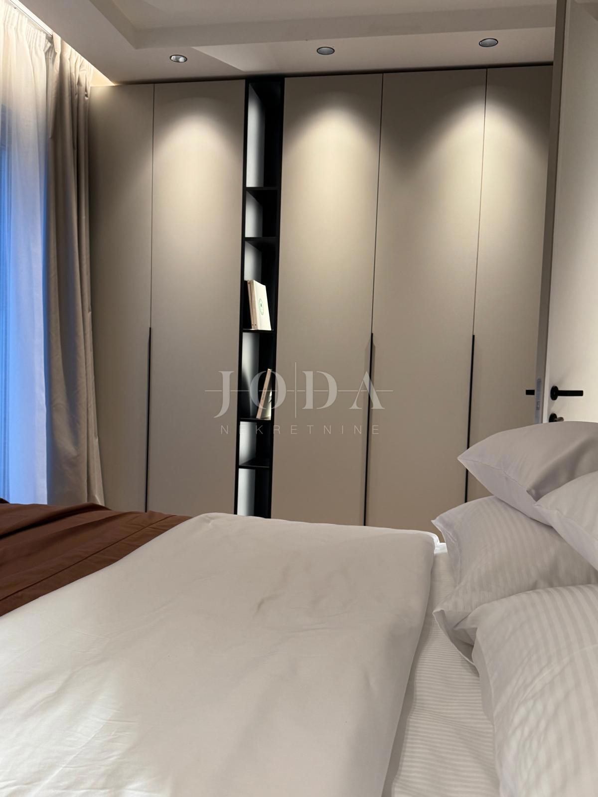 Moderni apartma z bazenom, novogradnja, mesto Krk