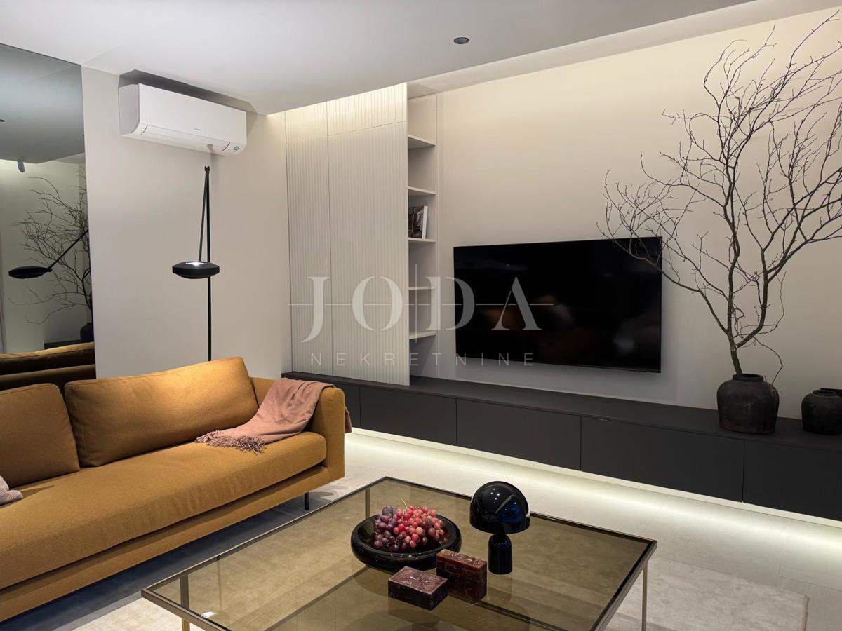 Moderni apartma z bazenom, novogradnja, mesto Krk