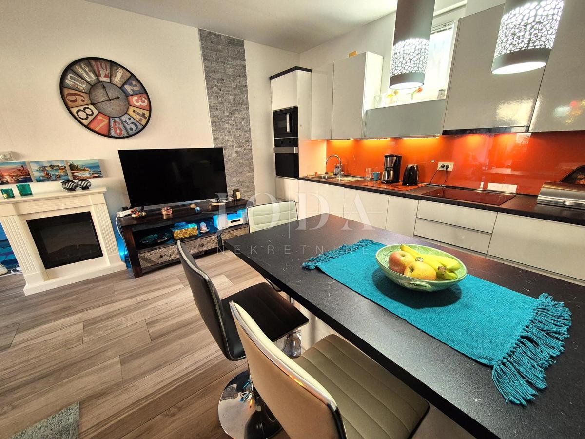 Njivice, pritlični apartma v bližini plaže