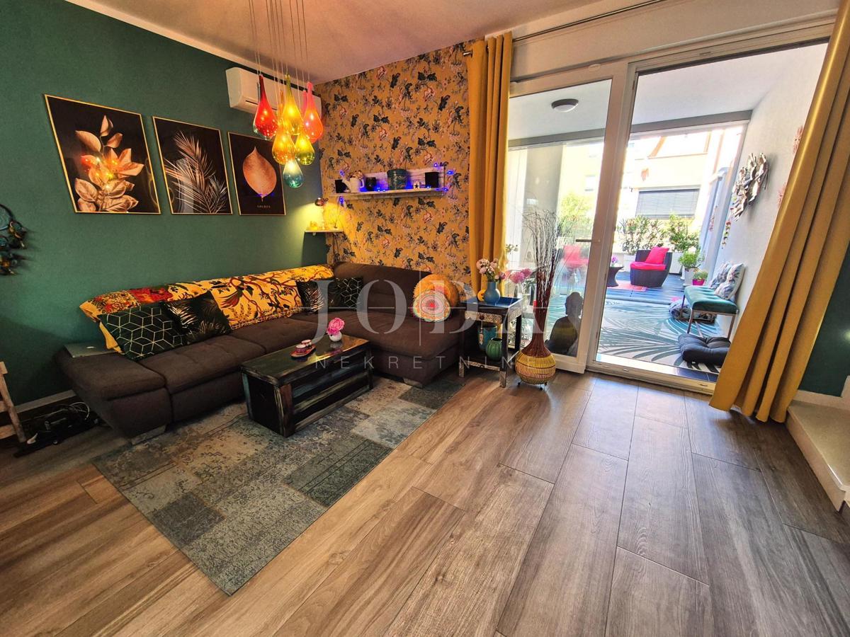 Njivice, pritlični apartma v bližini plaže