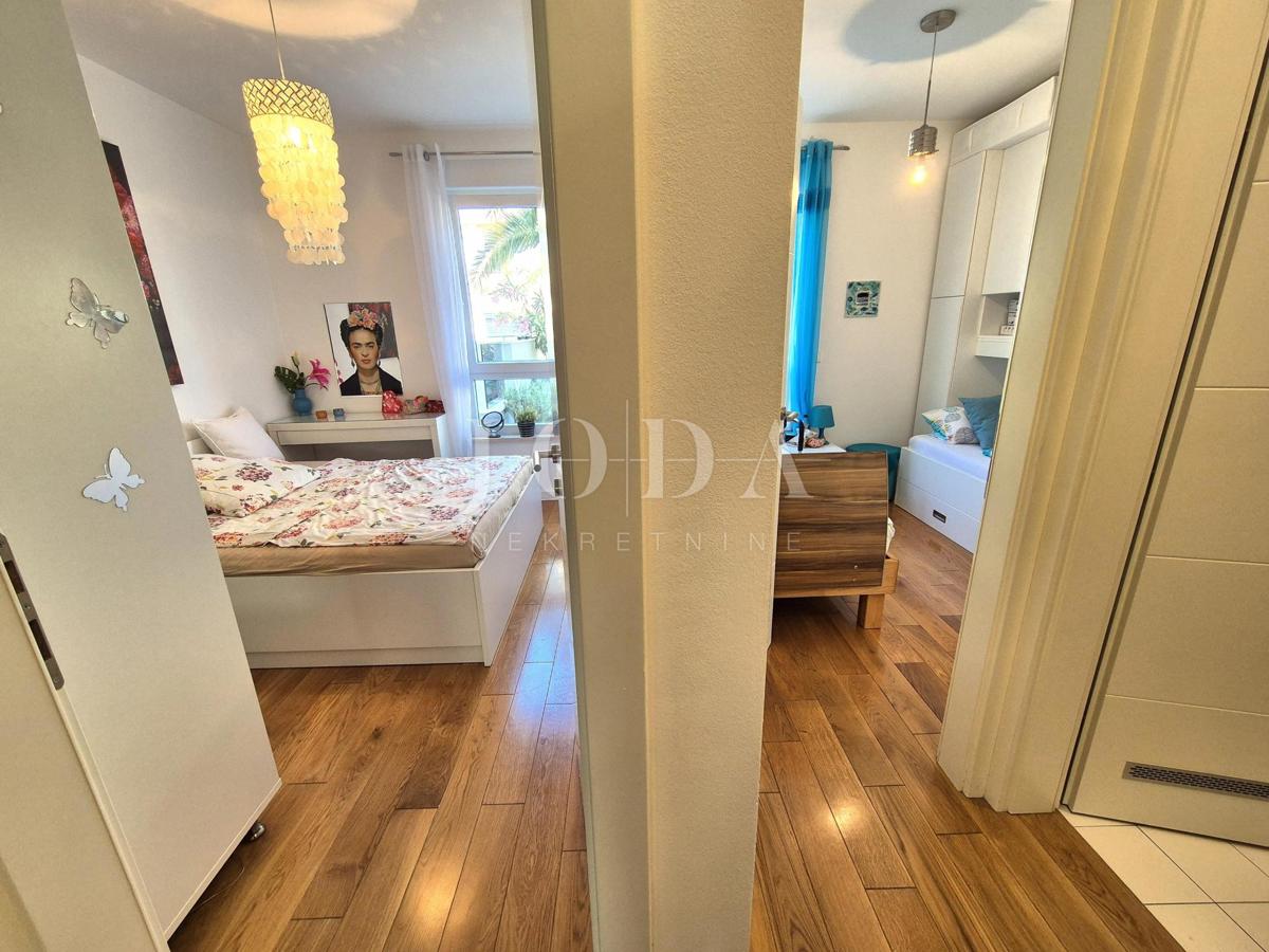 Njivice, pritlični apartma v bližini plaže