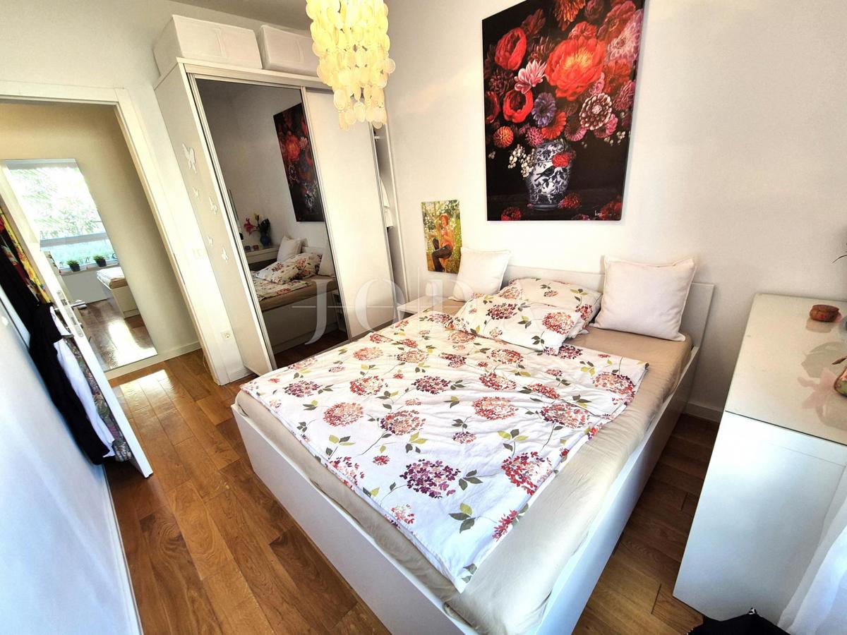 Njivice, pritlični apartma v bližini plaže