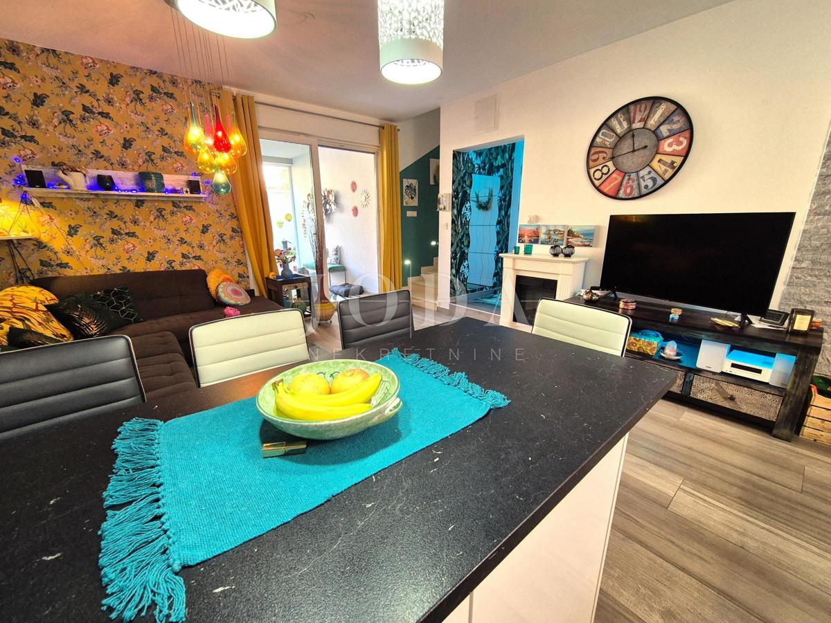 Njivice, pritlični apartma v bližini plaže