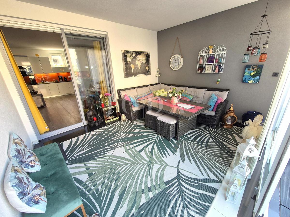 Njivice, pritlični apartma v bližini plaže