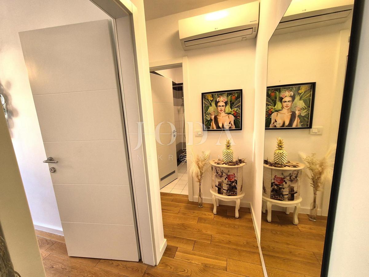 Njivice, pritlični apartma v bližini plaže