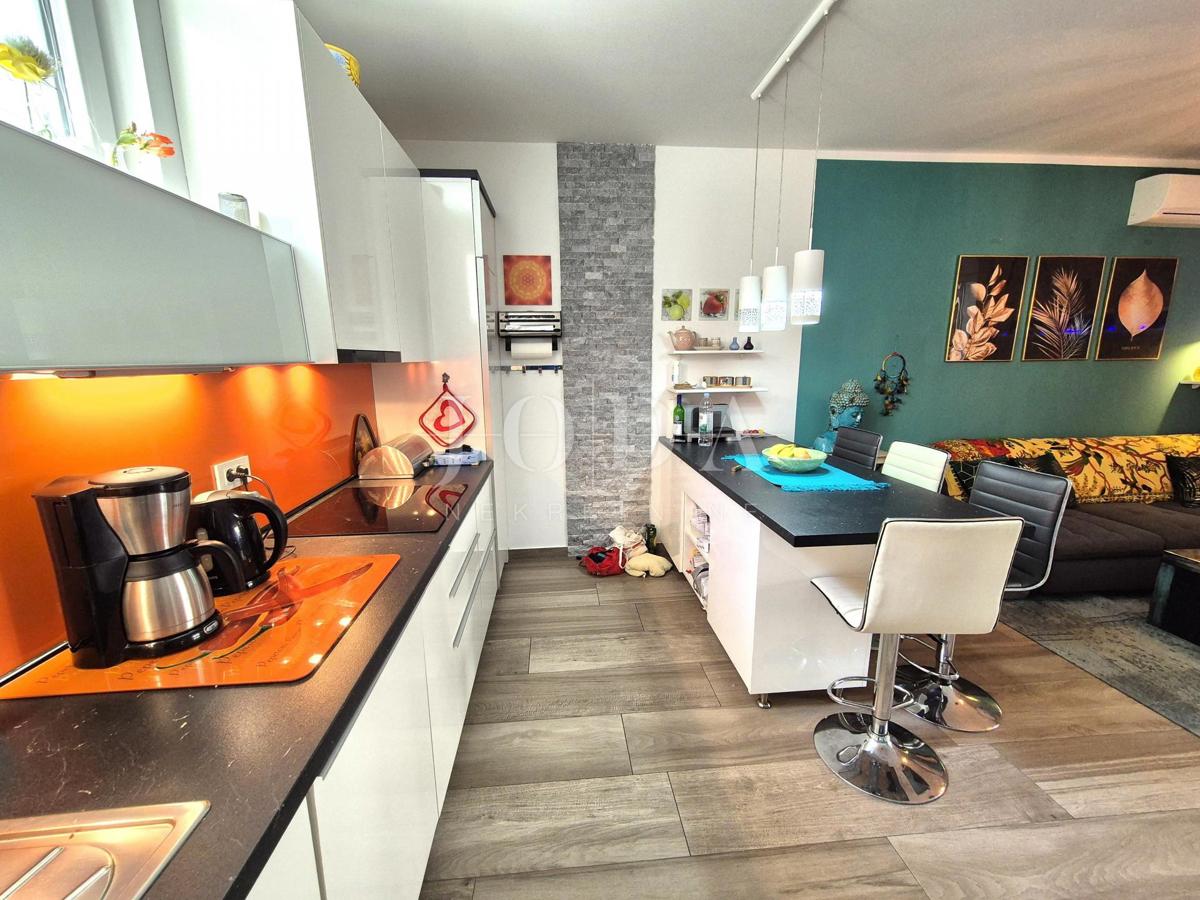 Njivice, pritlični apartma v bližini plaže