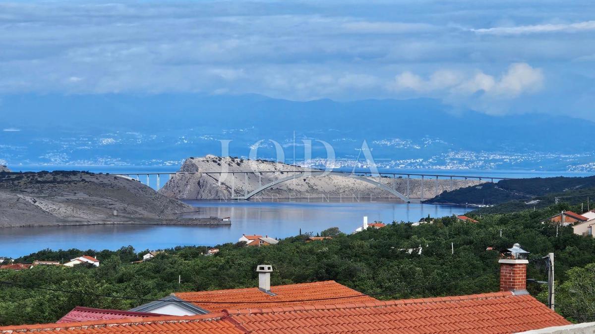 Jadranovo, sodobna dvostanovanjska hiša z bazenom v surovi gradnji