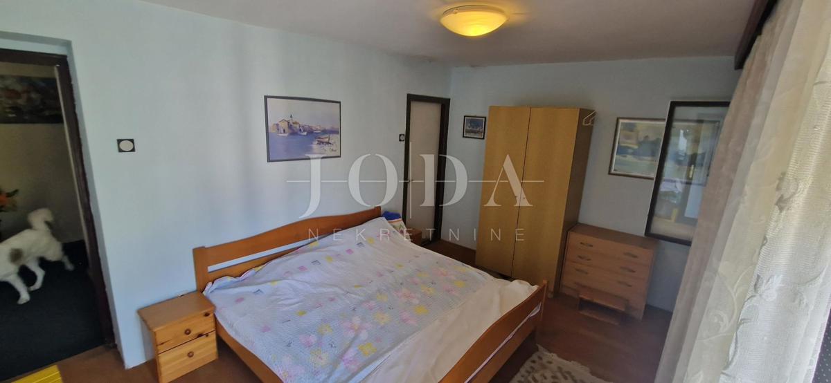 Crikvenica, hiša ob morju, idealna priložnost za obnovo, drugi red