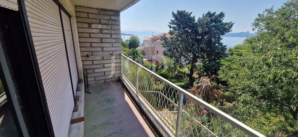 Crikvenica, hiša ob morju, idealna priložnost za obnovo, drugi red