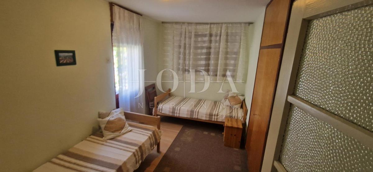 Crikvenica, hiša ob morju, idealna priložnost za obnovo, drugi red