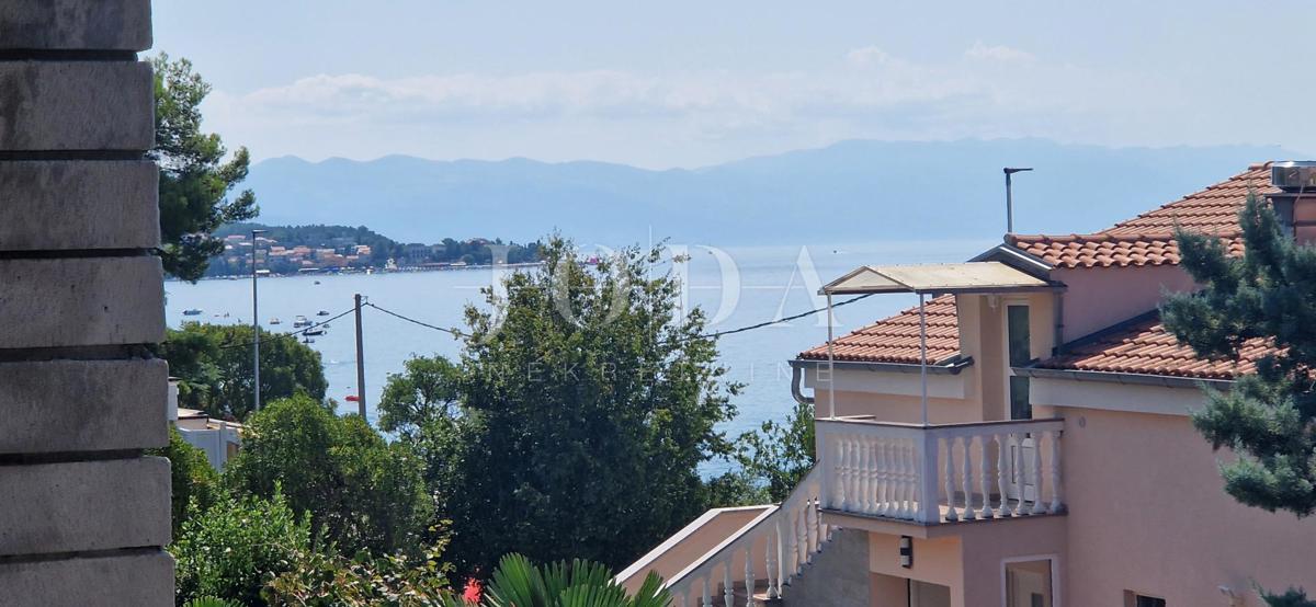 Crikvenica, hiša ob morju, idealna priložnost za obnovo, drugi red
