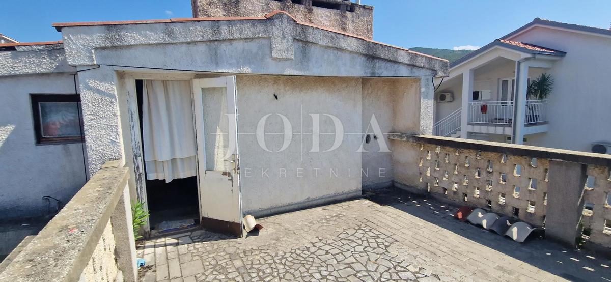Crikvenica, hiša ob morju, idealna priložnost za obnovo, drugi red
