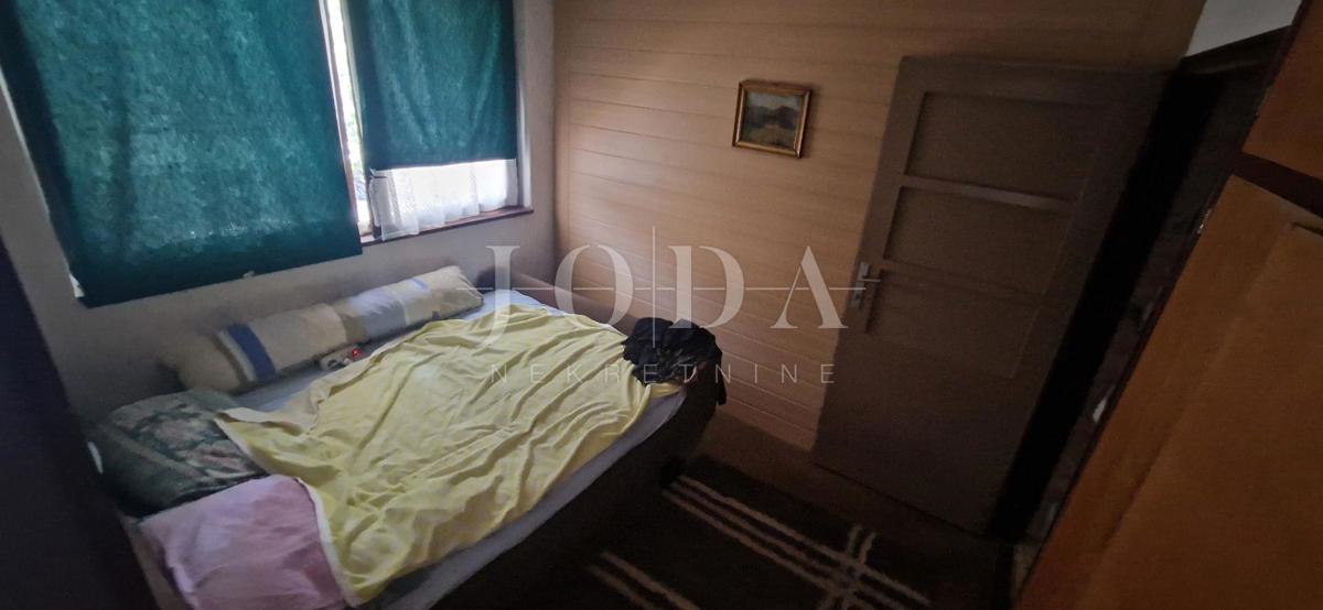 Crikvenica, hiša ob morju, idealna priložnost za obnovo, drugi red