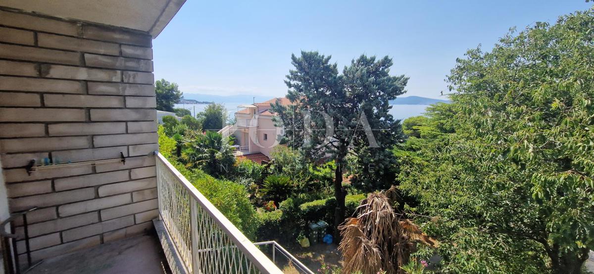 Crikvenica, hiša ob morju, idealna priložnost za obnovo, drugi red