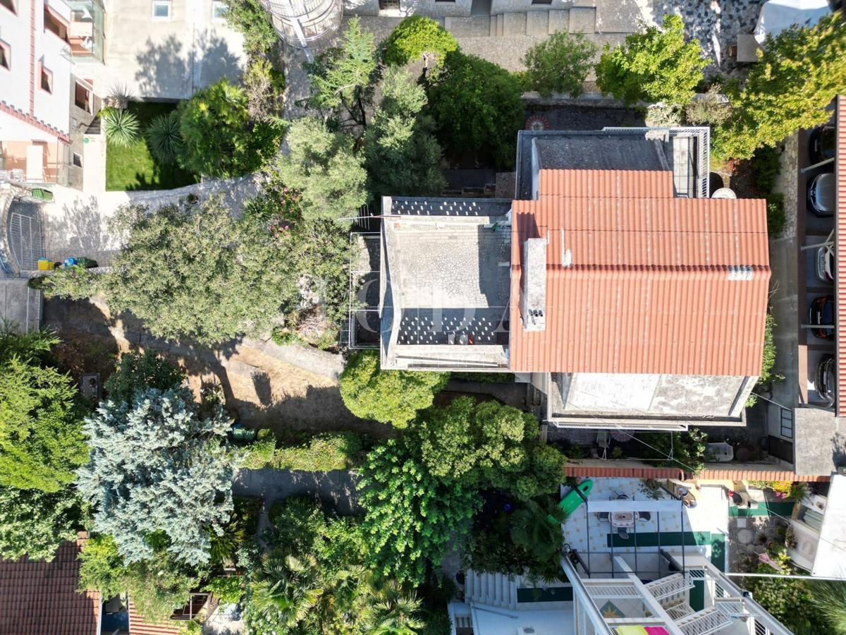 Crikvenica, hiša ob morju, idealna priložnost za obnovo, drugi red