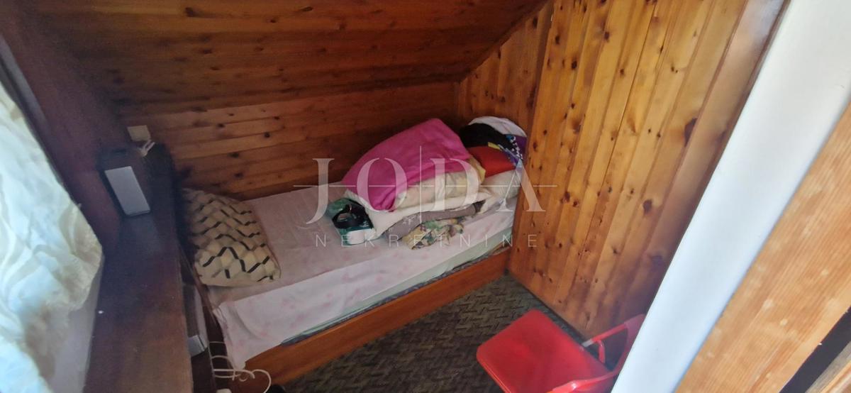 Crikvenica, hiša ob morju, idealna priložnost za obnovo, drugi red