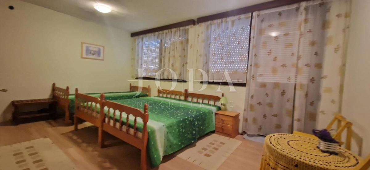Crikvenica, hiša ob morju, idealna priložnost za obnovo, drugi red