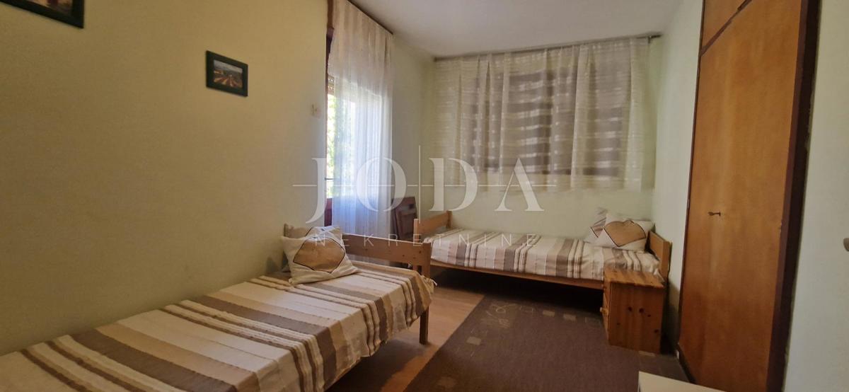 Crikvenica, hiša ob morju, idealna priložnost za obnovo, drugi red