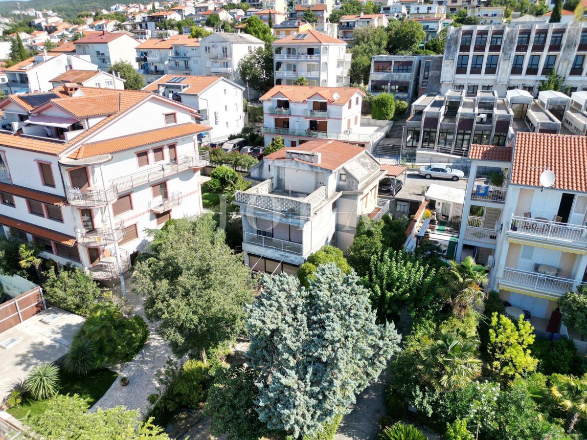 Crikvenica, hiša ob morju, idealna priložnost za obnovo, drugi red