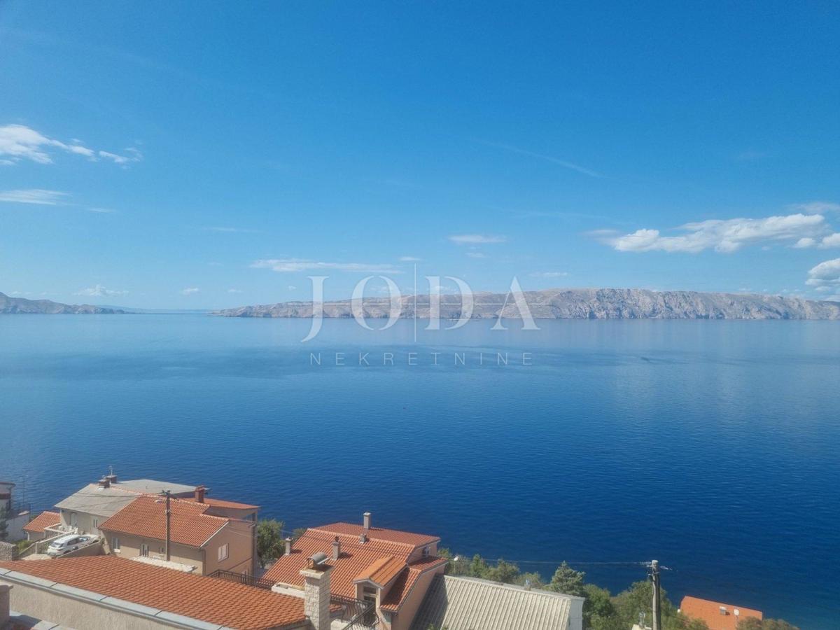 SENJ, hiša s štirimi stanovanjskimi enotami