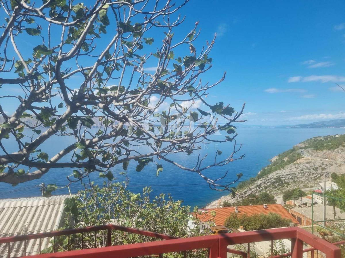 SENJ, hiša s štirimi stanovanjskimi enotami