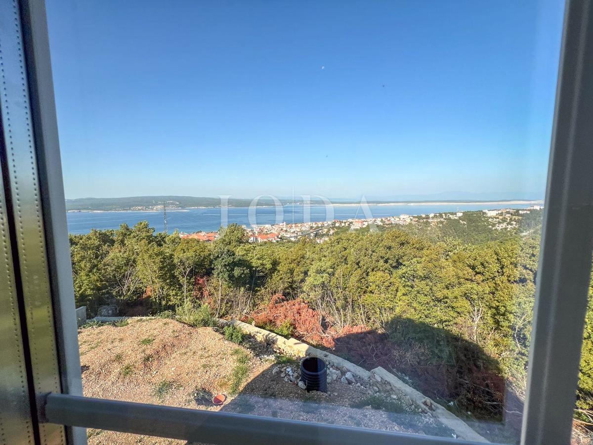 Novozgrajena hiša v Crikvenici z bazenom