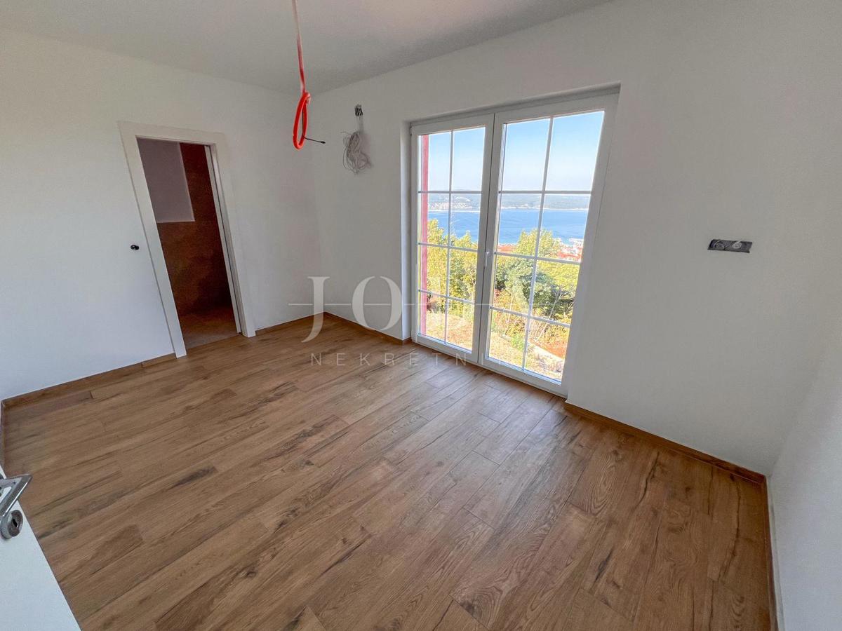 Novozgrajena hiša v Crikvenici z bazenom