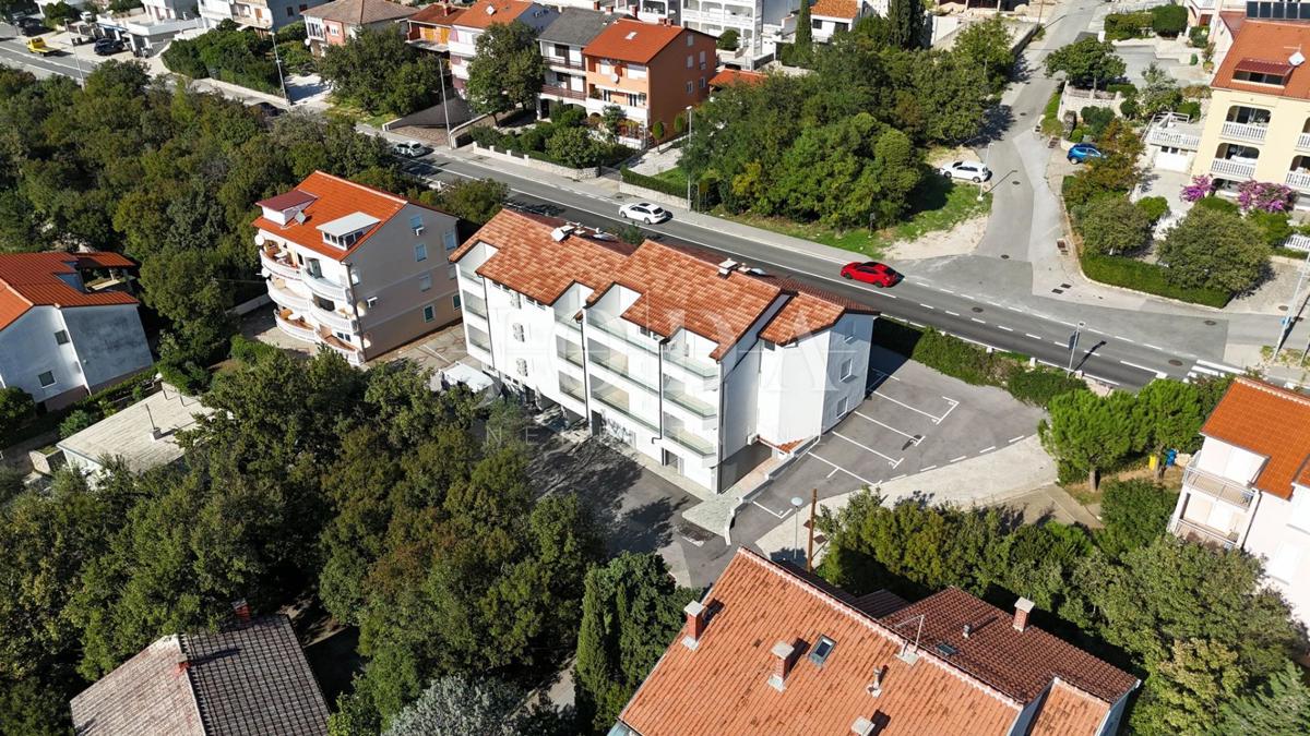 Dvonadstropno stanovanje v Crikvenici v bližini morja