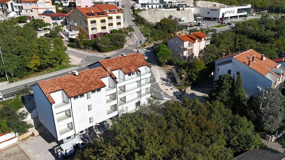Dvonadstropno stanovanje v Crikvenici v bližini morja