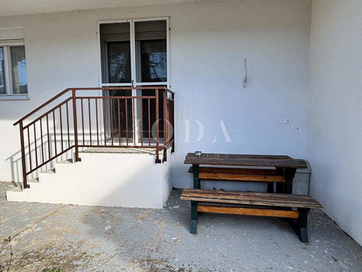 Bakarac, stanovanje z garažo in vrtom